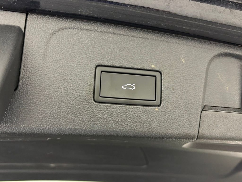 Used 2025 Volkswagen Atlas SE FWD image 38