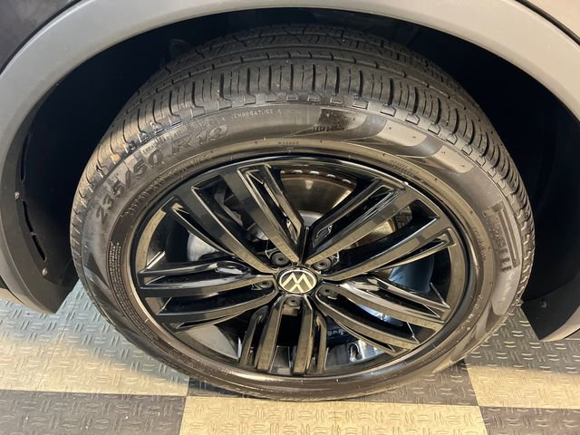 Certified 2022 Volkswagen Tiguan SE R-Line FWD image 9