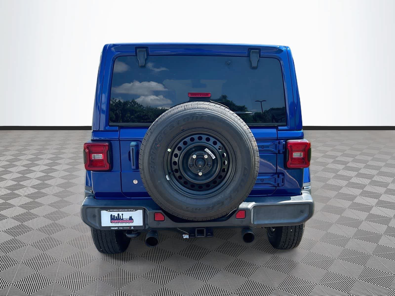 Used 2019 Jeep Wrangler Unlimited Sahara AWD/4WD image 6