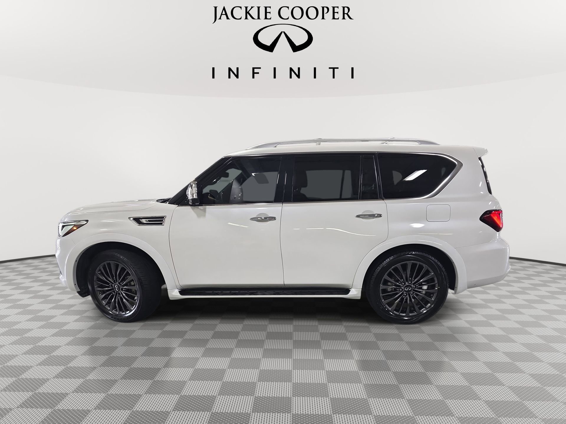 Certified 2024 INFINITI QX80 Sensory w/ Cargo Package AWD/4WD image 8