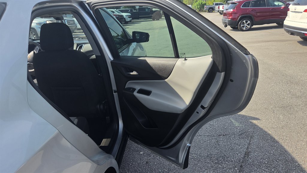 Used 2019 Chevrolet Equinox LS FWD image 15