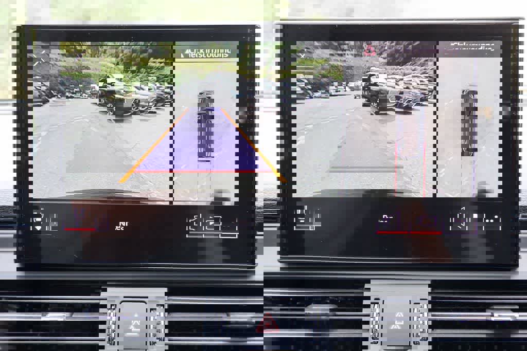 Used 2025 Audi Q5 e Premium Plus w/ Premium Plus Package image 23