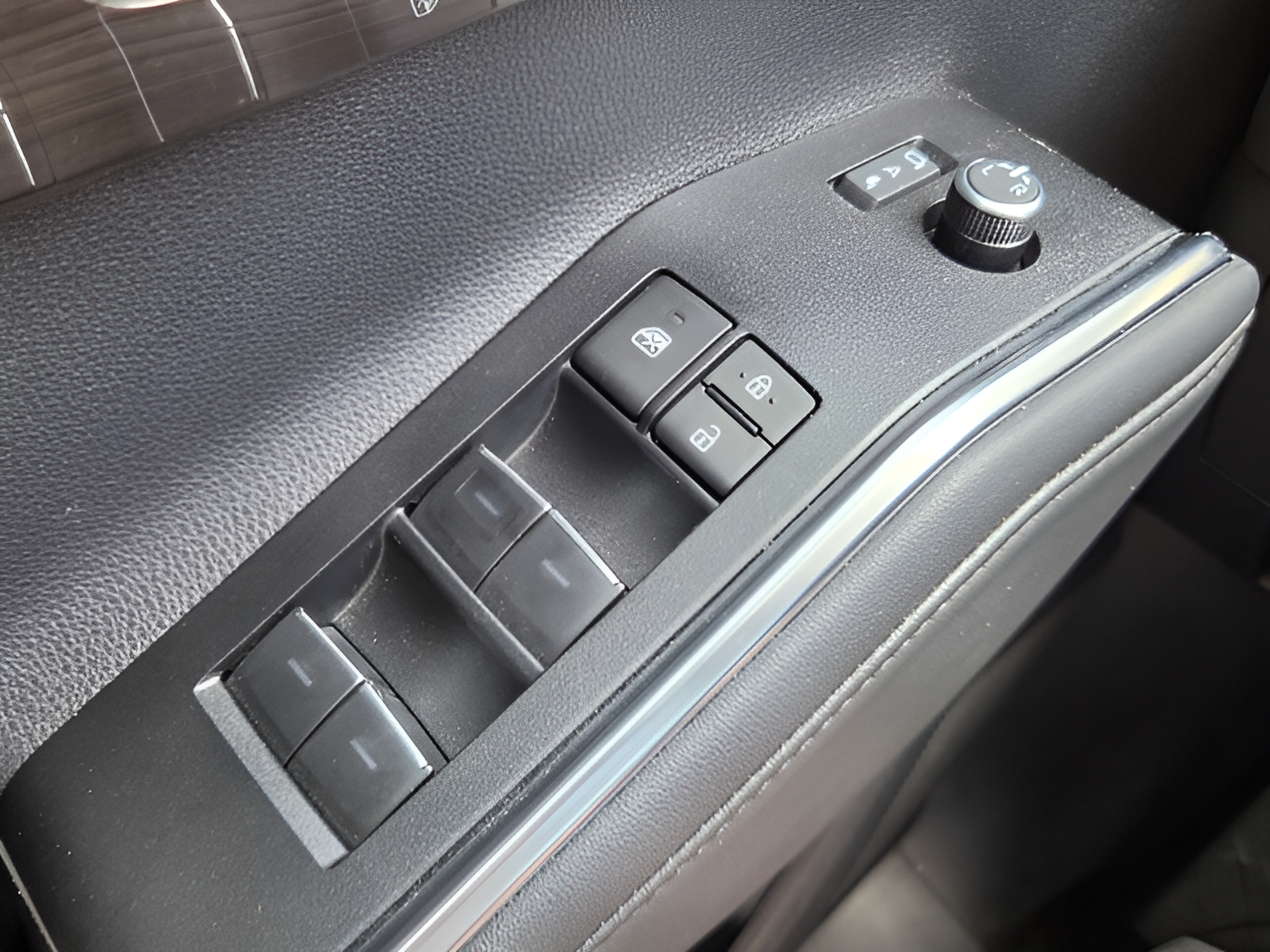 Used 2025 Toyota Highlander Limited AWD/4WD image 31