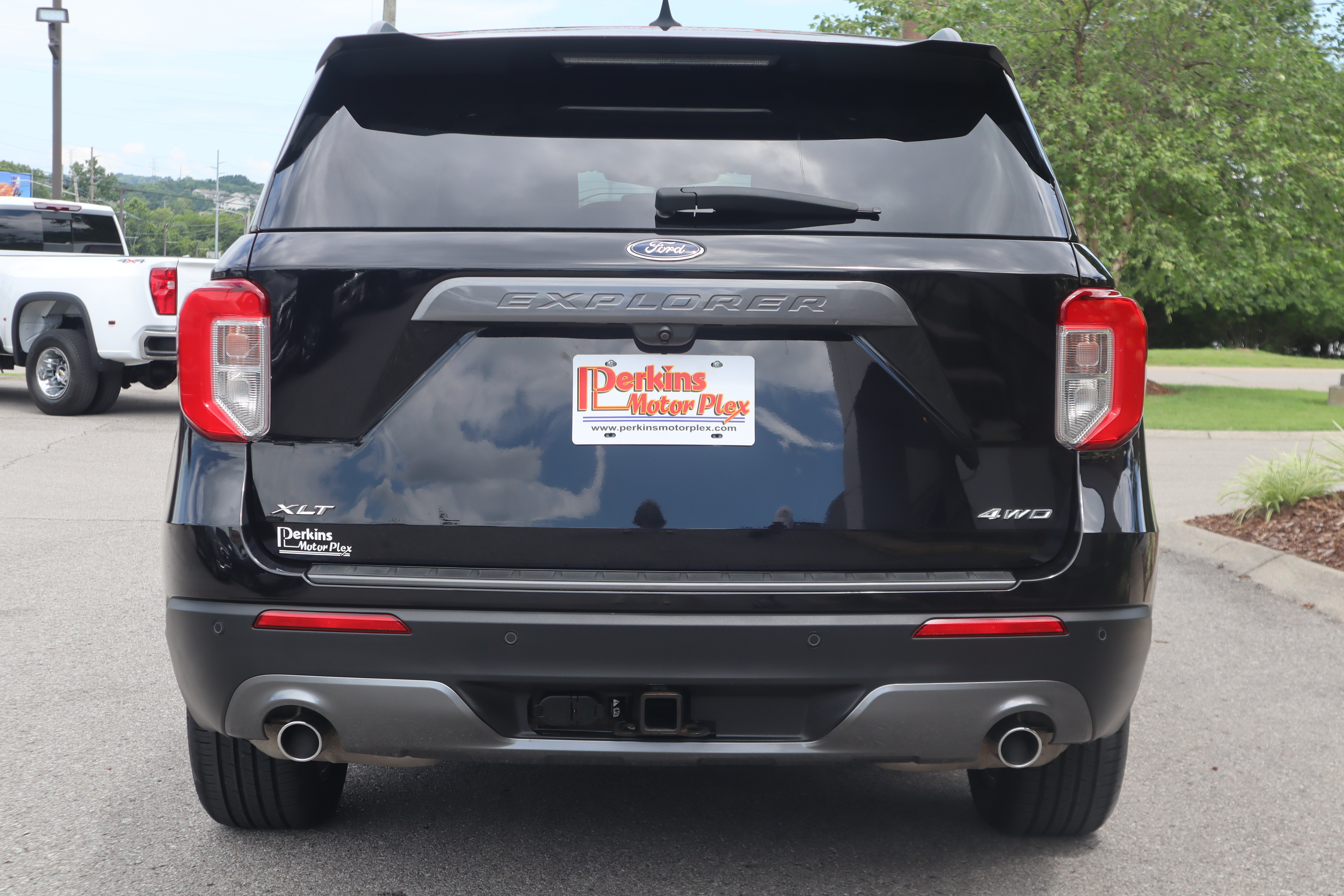 Used 2022 Ford Explorer XLT w/ Equipment Group 202A AWD/4WD image 8