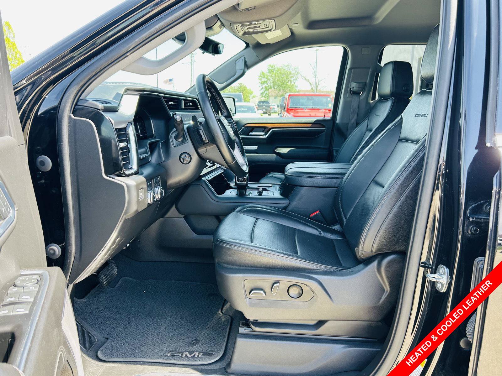 Used 2023 GMC Sierra 1500 Denali w/ Technology Package AWD/4WD image 3