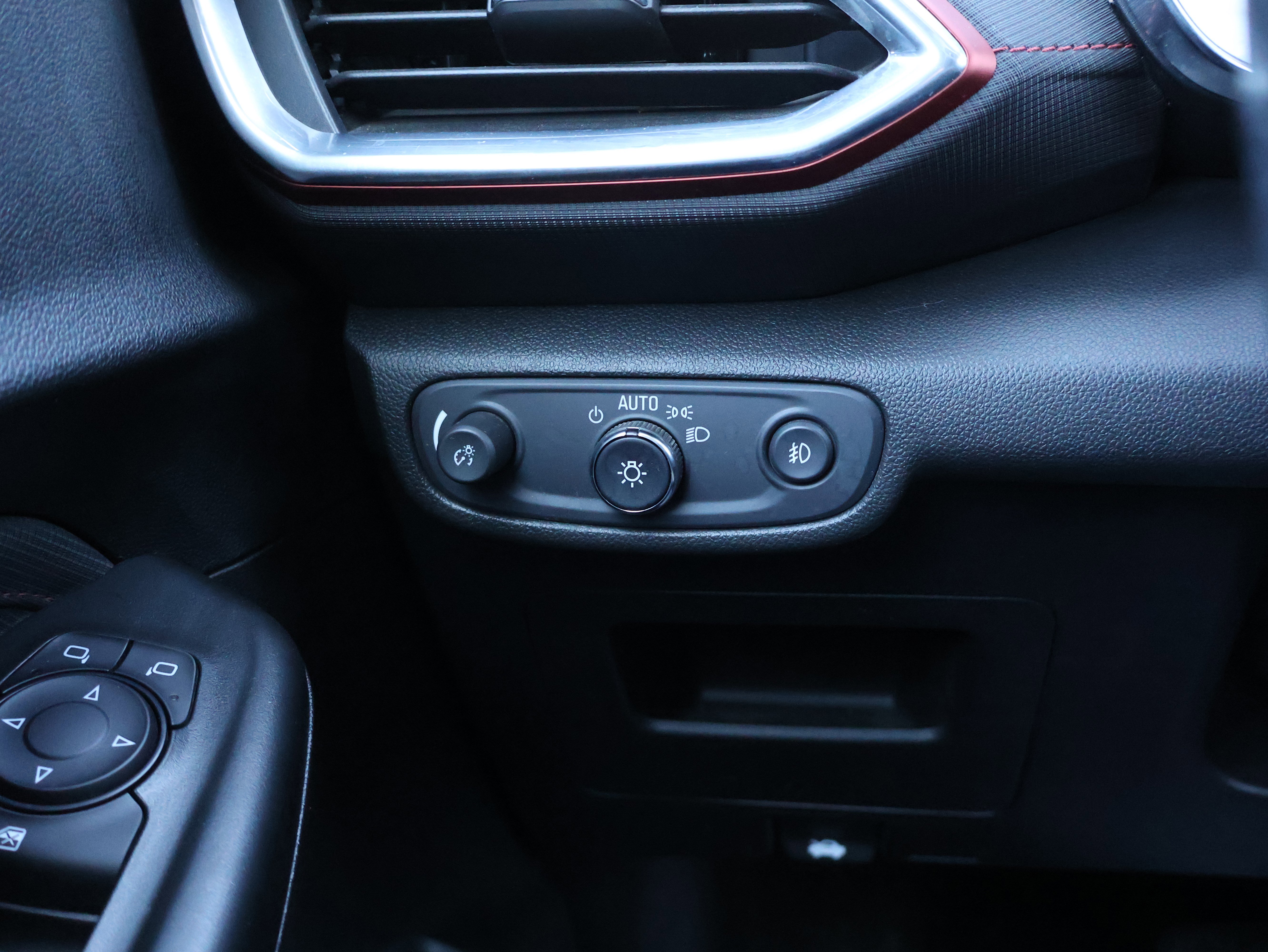 Used 2022 Chevrolet TrailBlazer RS w/ Sun and Liftgate Package image 37