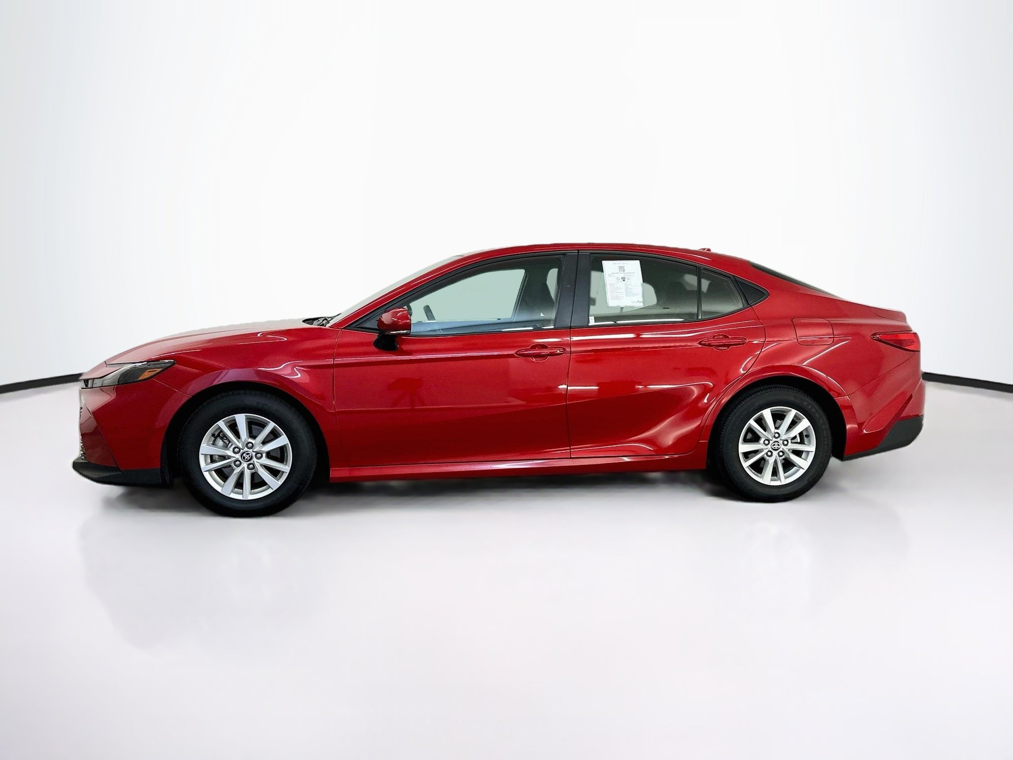 Used 2025 Toyota Camry LE FWD image 4