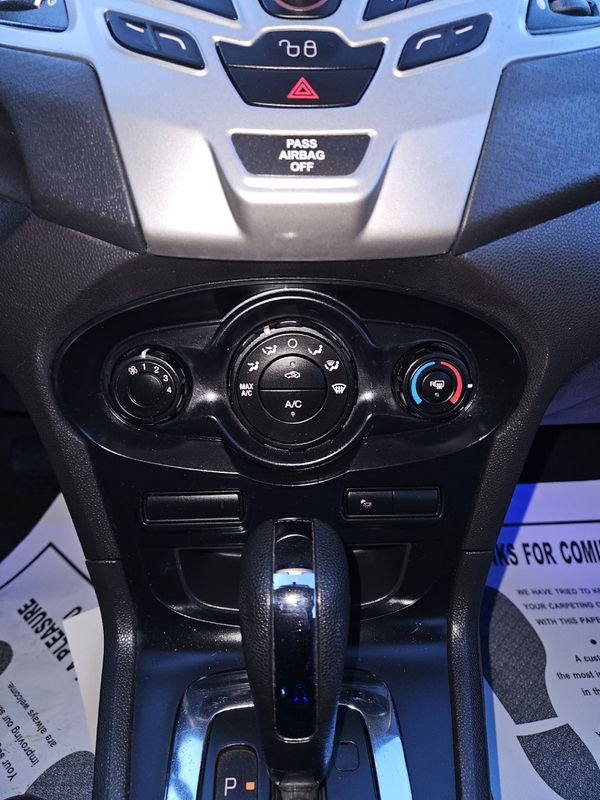 Used 2012 Ford Fiesta SE image 13