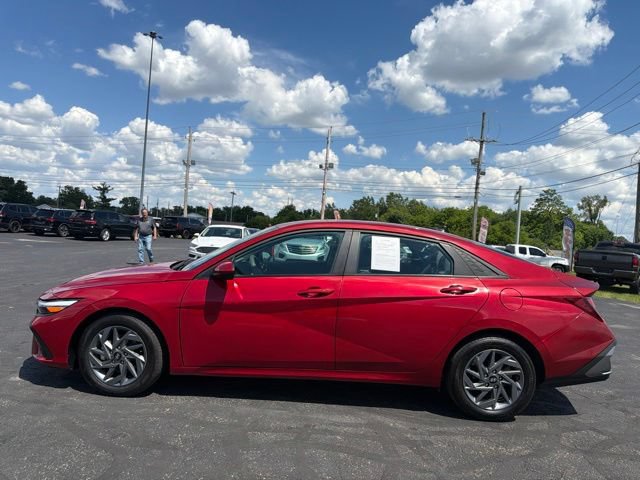 Used 2024 Hyundai Elantra SEL FWD image 4