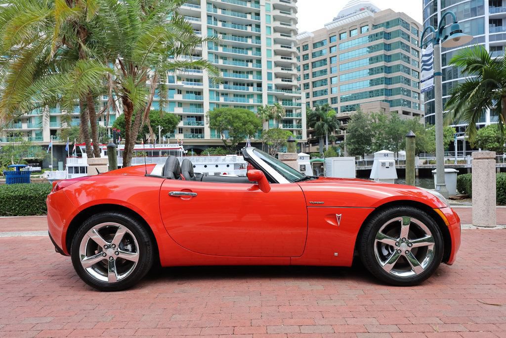 Used 2008 Pontiac Solstice GXP w/ Premium Package RWD image 30