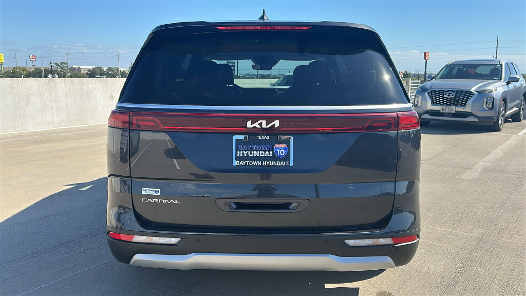 Used 2024 Kia Carnival LX FWD image 11