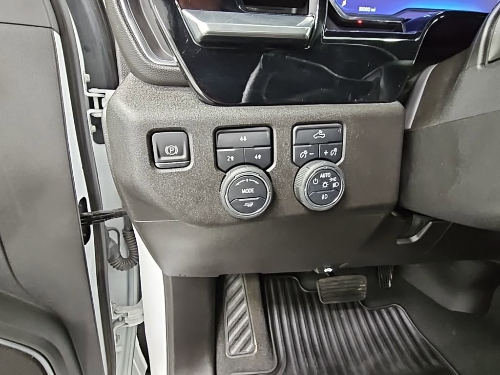 Used 2025 Chevrolet Silverado 2500 LT w/ Convenience Package image 29