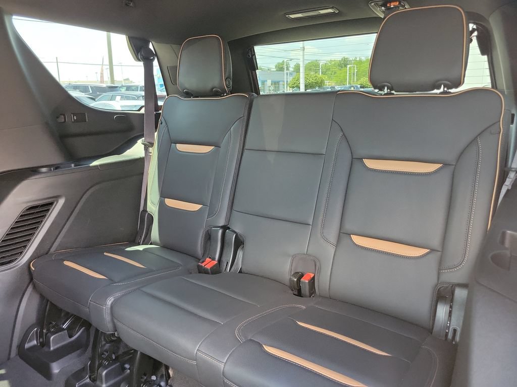 Used 2024 GMC Yukon AT4 w/ AT4 Premium Plus Package AWD/4WD image 14