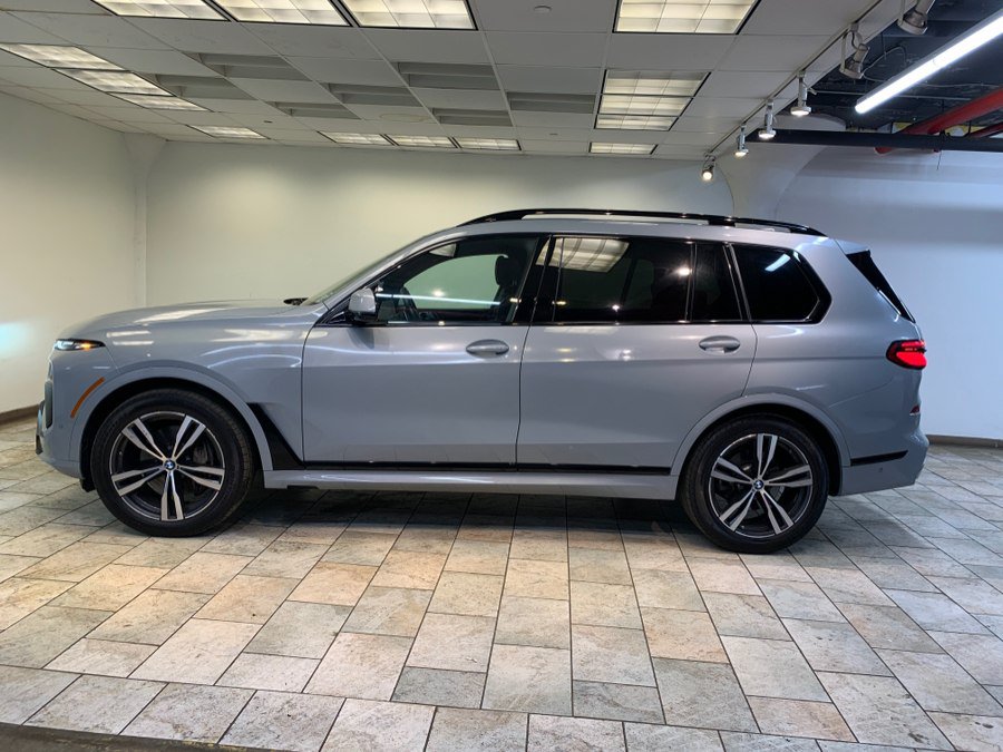 Used 2025 BMW X7 xDrive40i w/ M Sport Package AWD/4WD image 4