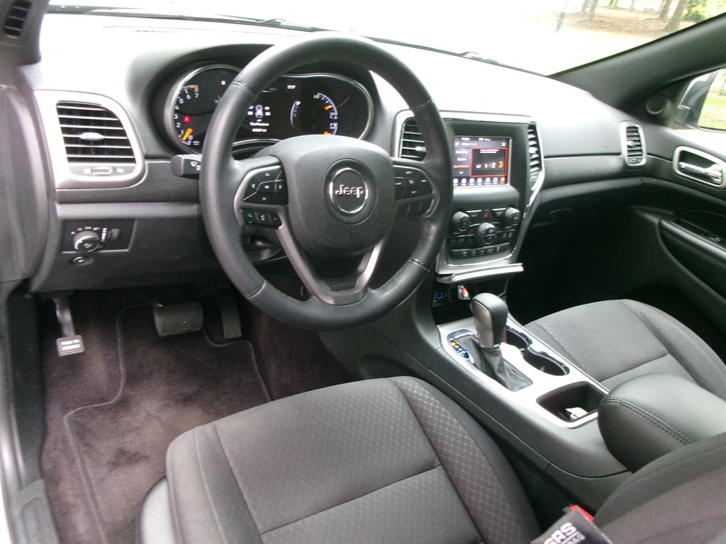 Used 2018 Jeep Grand Cherokee Laredo image 10
