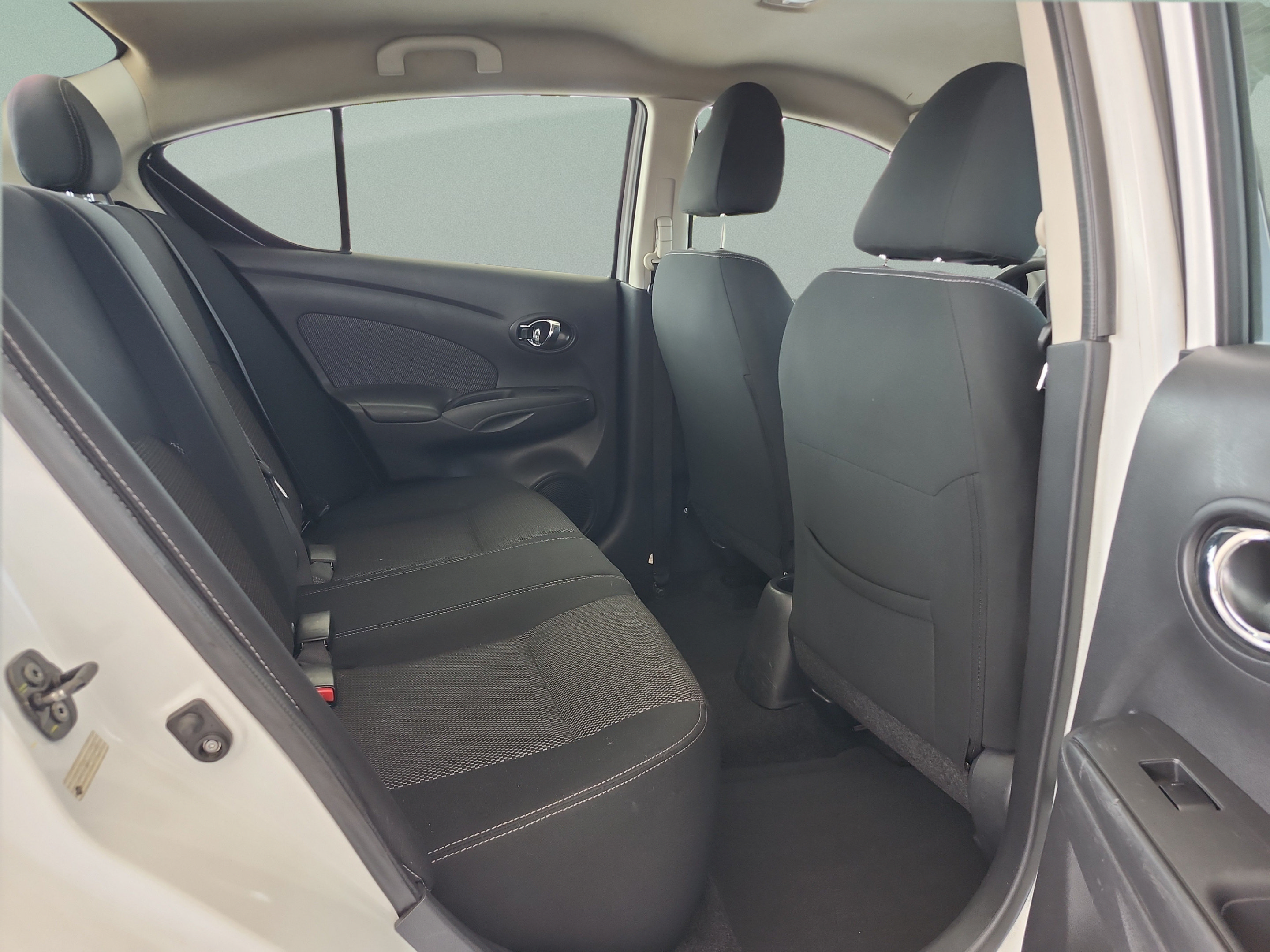 Used 2016 Nissan Versa SV FWD image 18