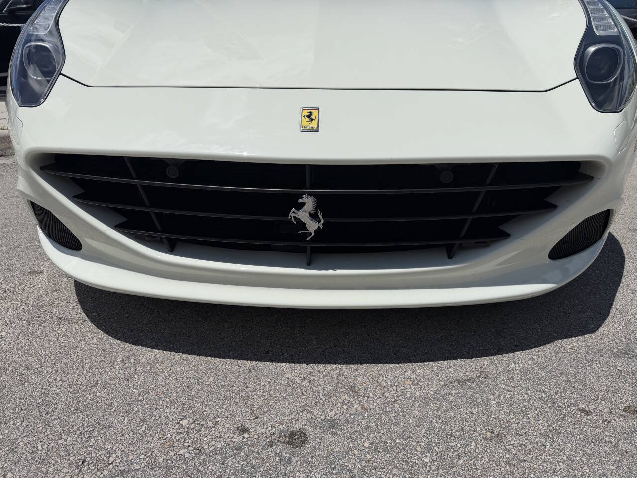 Used 2015 Ferrari California T RWD image 18