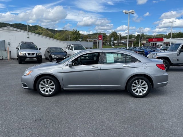 Used 2014 Chrysler 200 Limited w/ Sun/Sound Group image 5