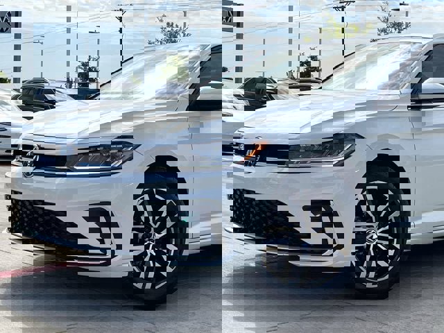 New 2025 Volkswagen Jetta SE image 2