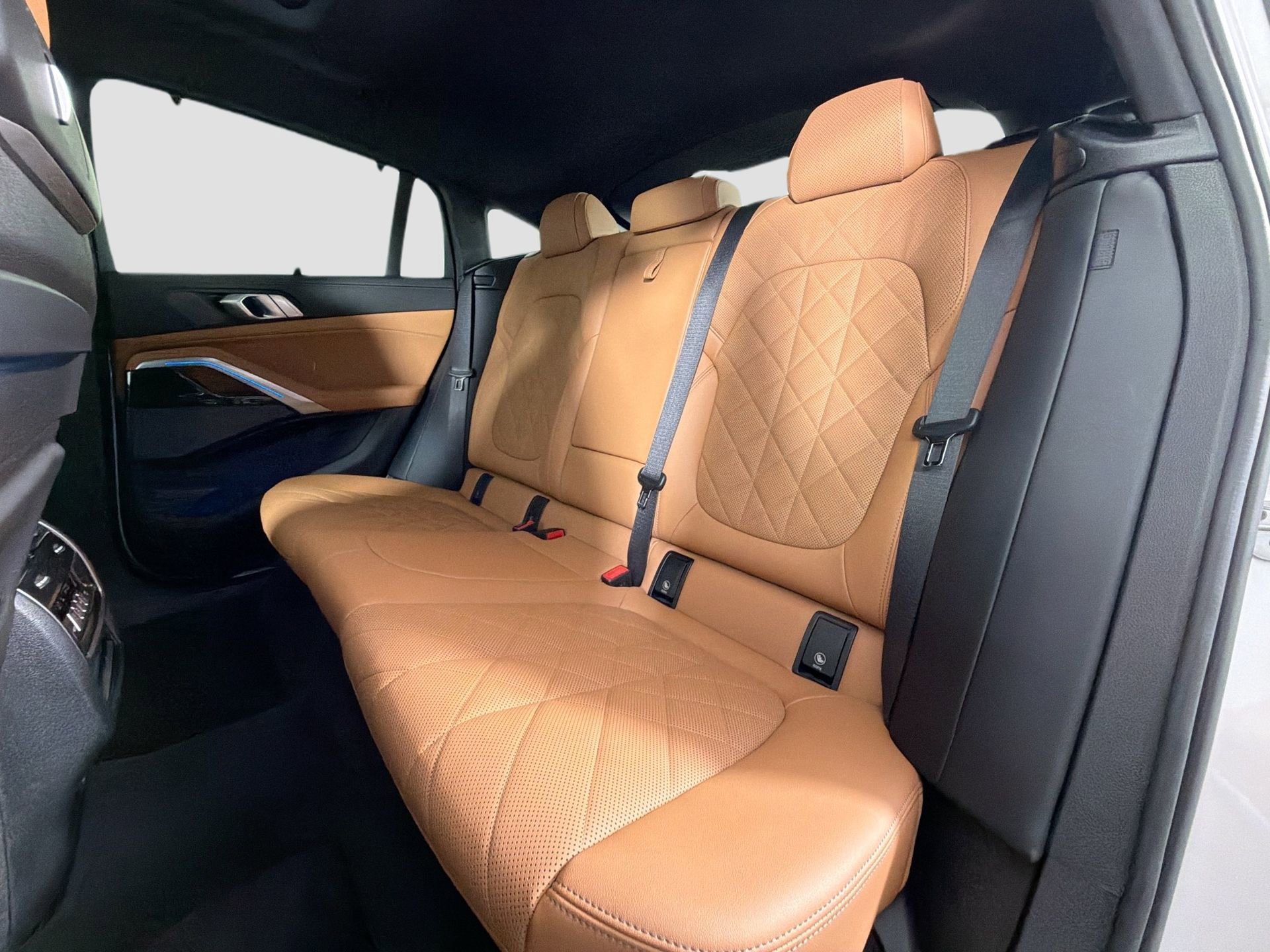 Certified 2024 BMW X6 xDrive40i w/ Executive Package image 26