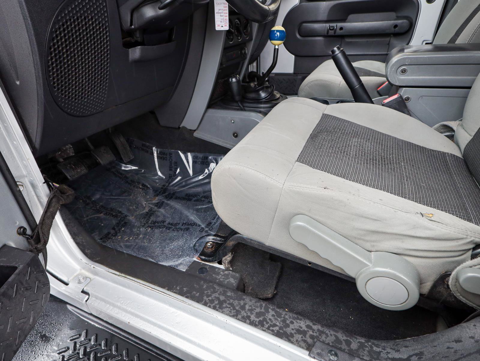 Used 2010 Jeep Wrangler Sahara image 13