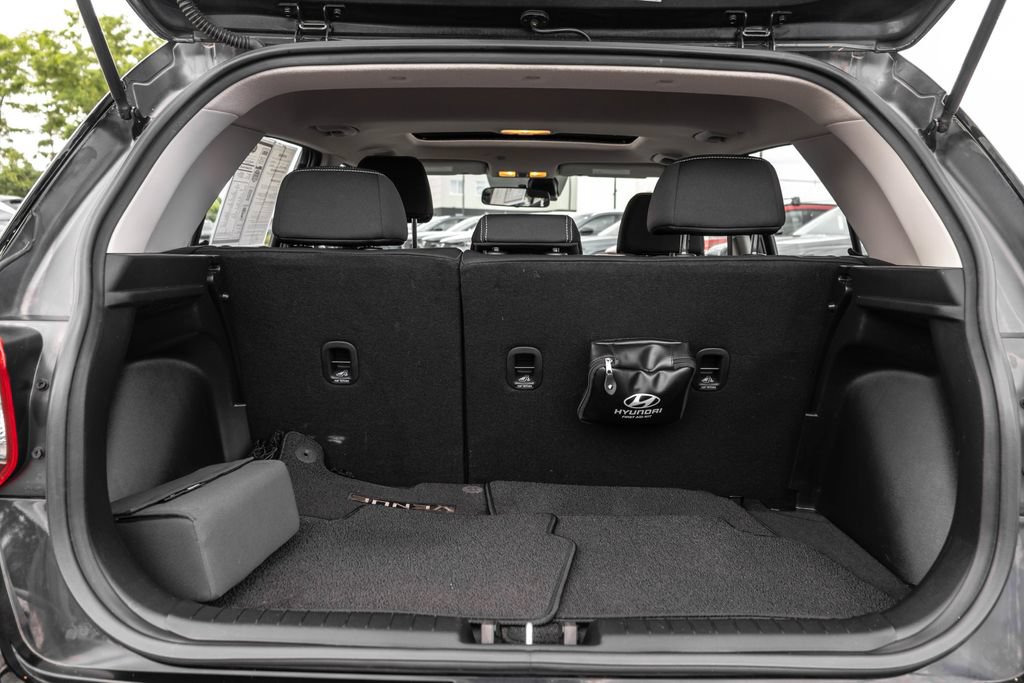 Used 2023 Hyundai Venue SEL w/ Cargo Package FWD image 31
