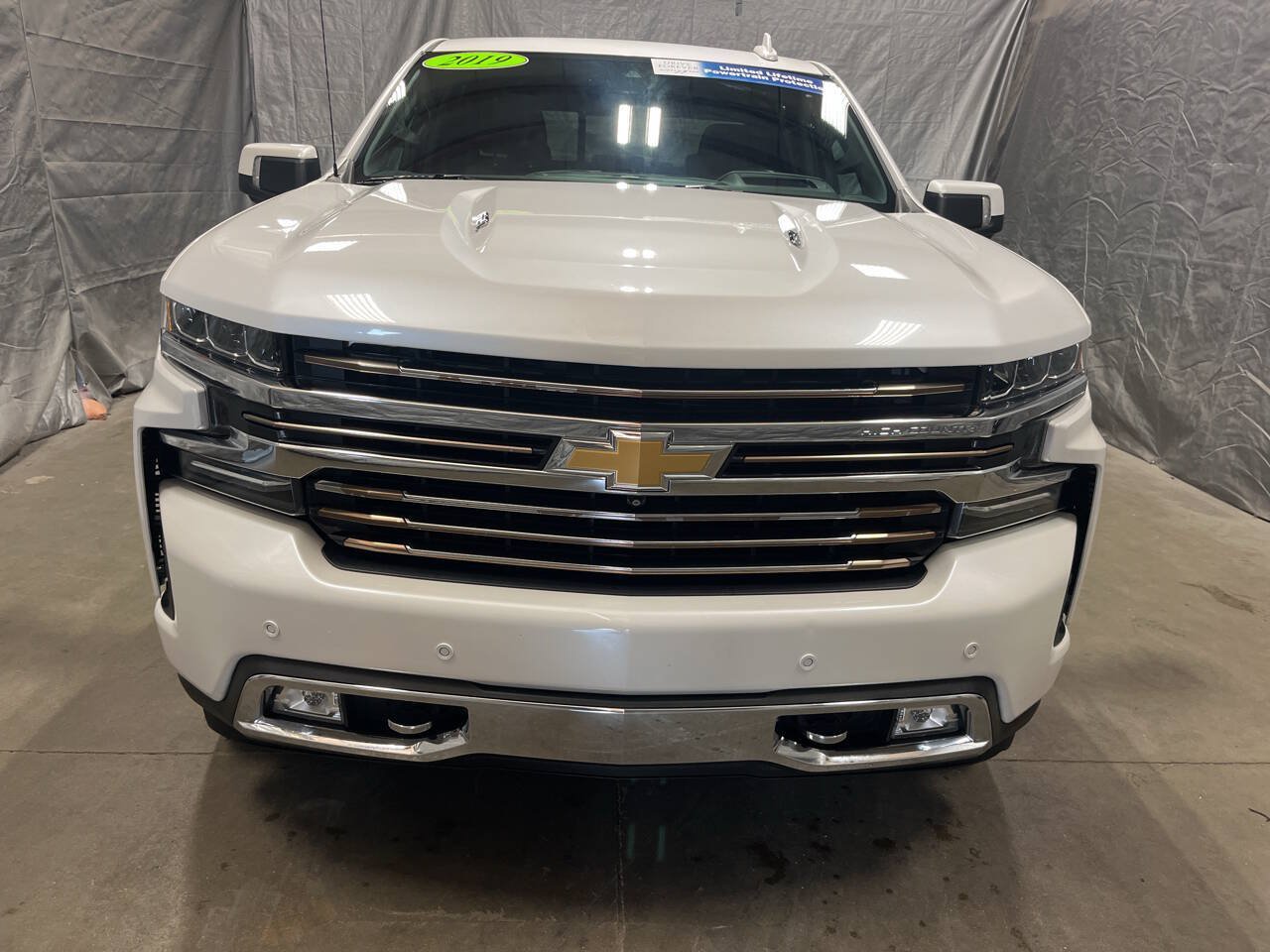 Used 2019 Chevrolet Silverado 1500 High Country w/ Technology Package AWD/4WD image 2