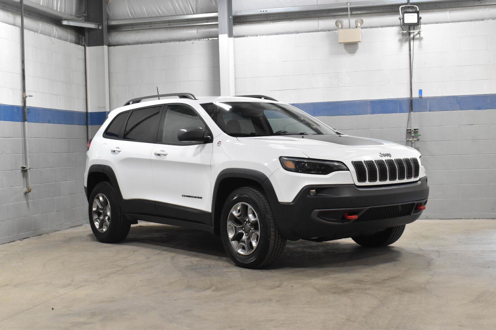 Used 2019 Jeep Cherokee Trailhawk AWD/4WD image 28