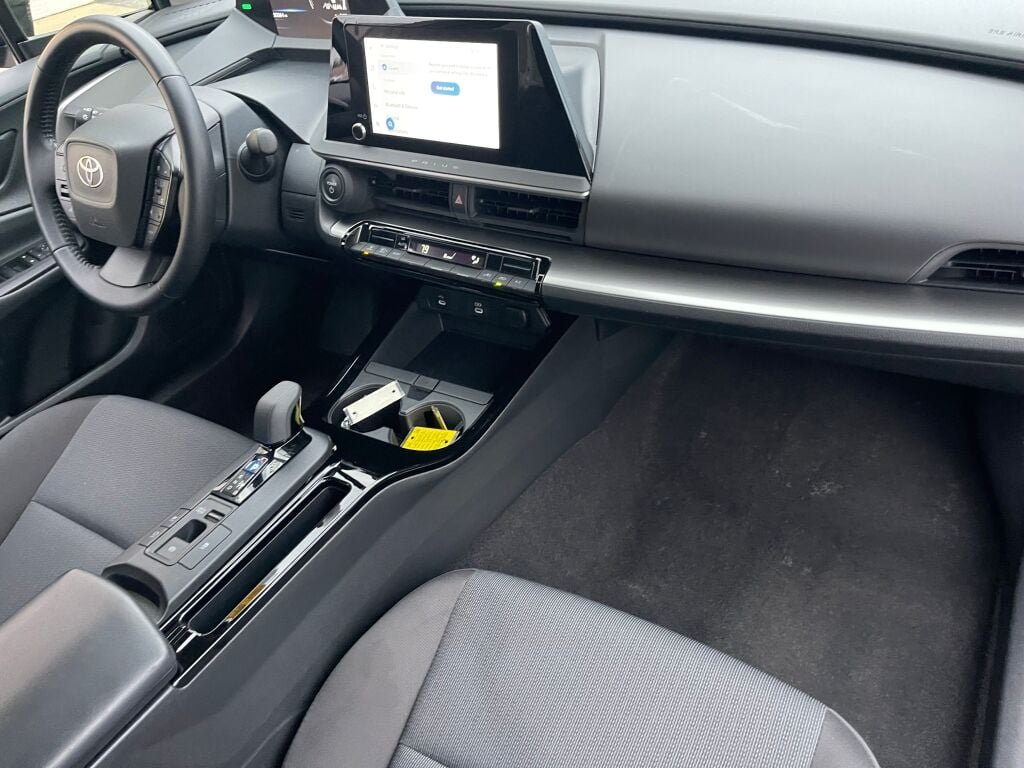Used 2025 Toyota Prius LE FWD image 26