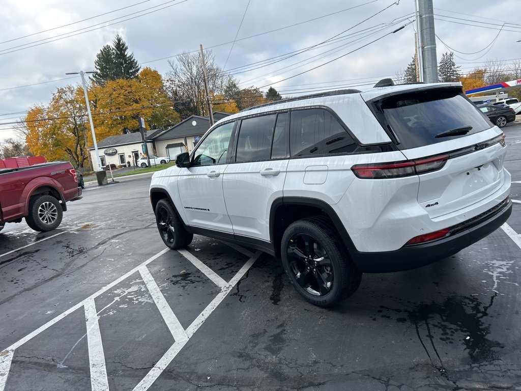 New 2025 Jeep Grand Cherokee Altitude image 5