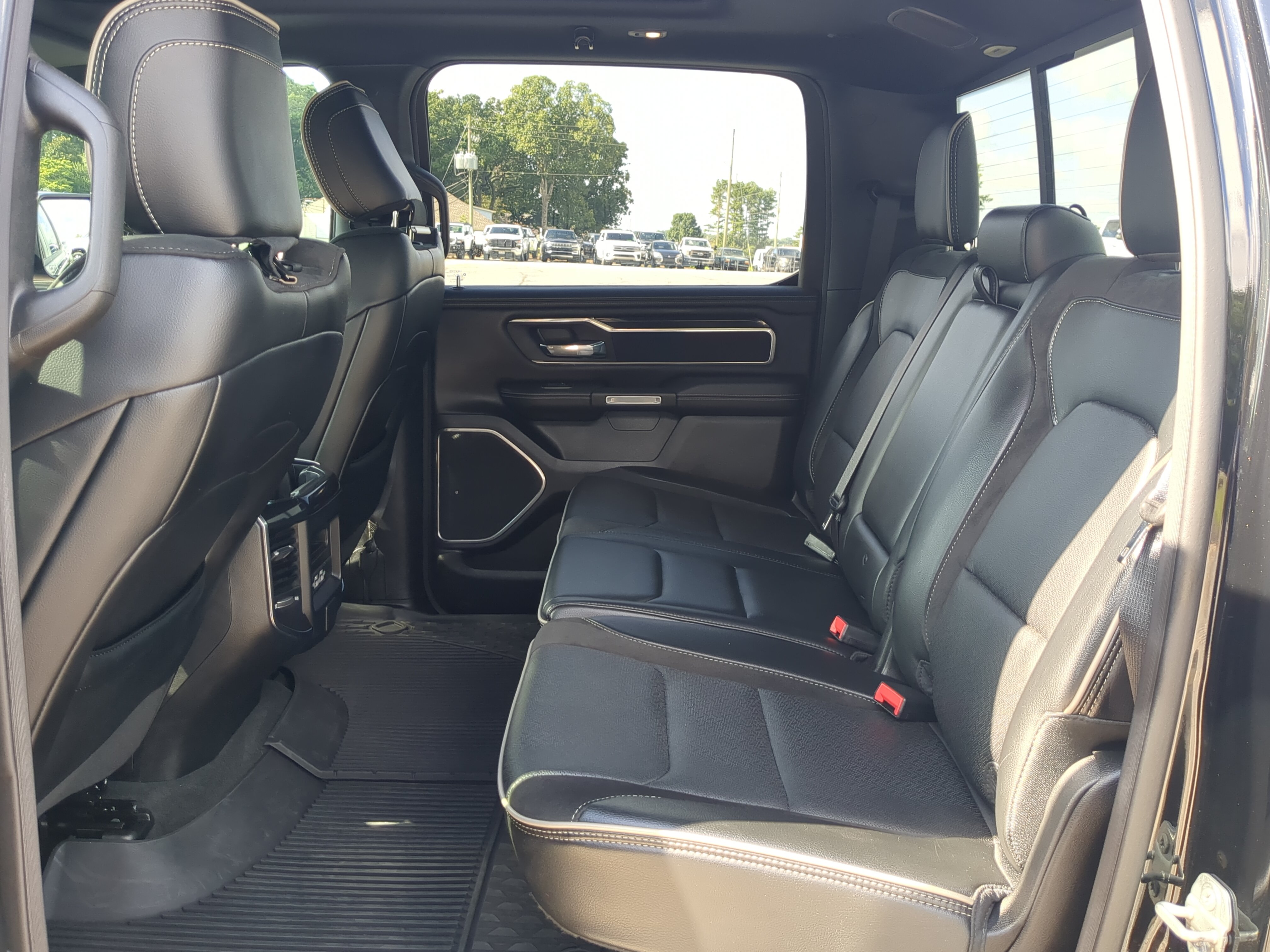 Used 2022 RAM 1500 Laramie AWD/4WD image 12