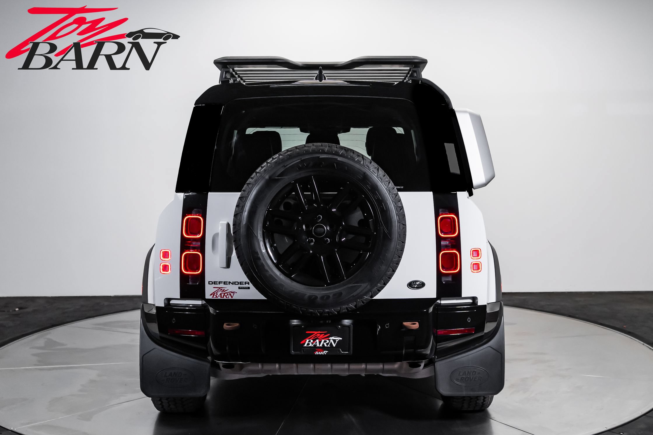 Used 2023 Land Rover Defender 110 X-Dynamic SE AWD/4WD image 4