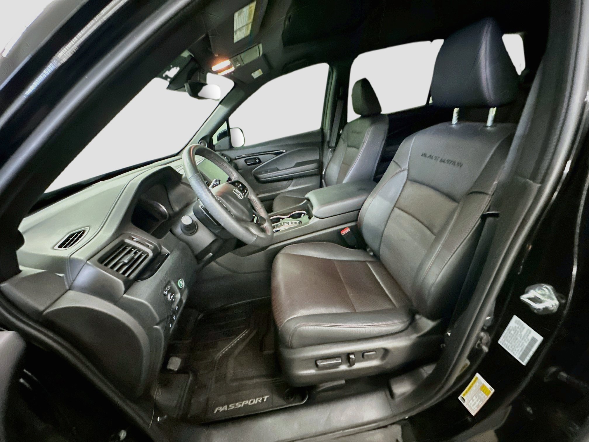 Used 2024 Honda Passport Black Edition image 13