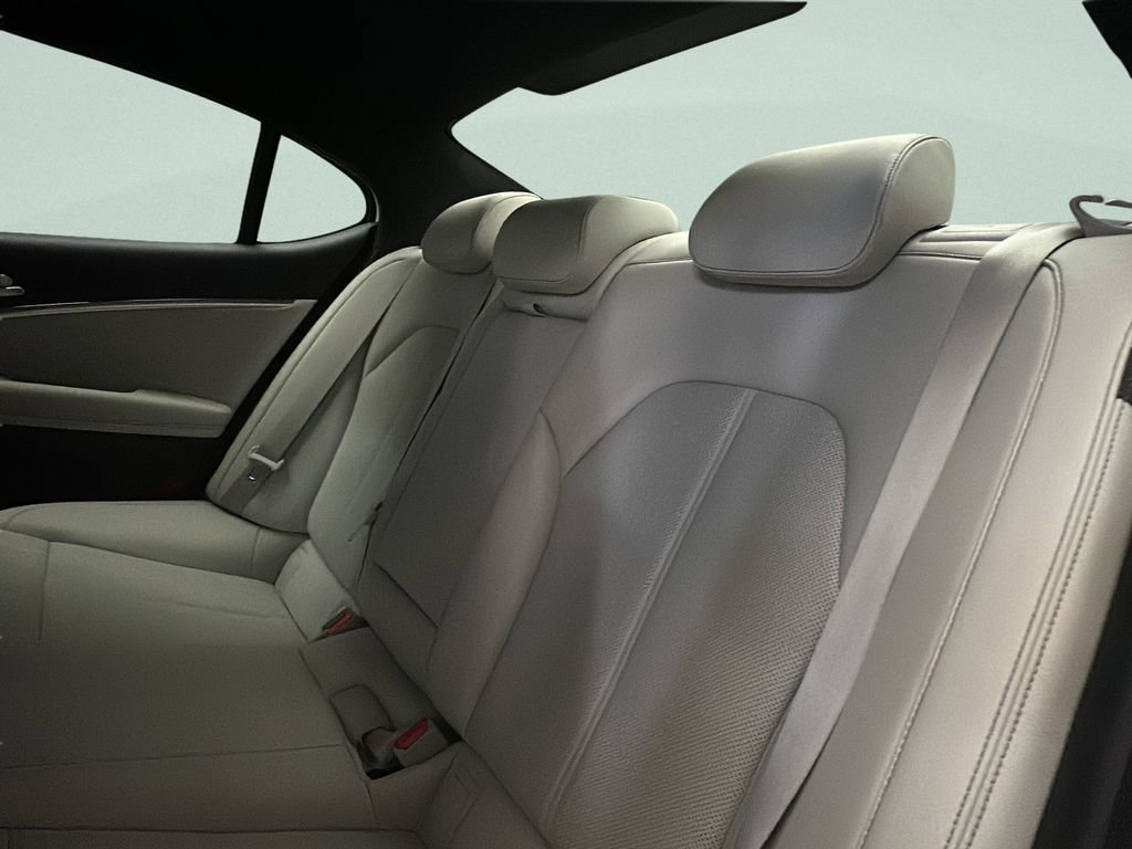 Certified 2025 Genesis G70 2.5T AWD/4WD image 11