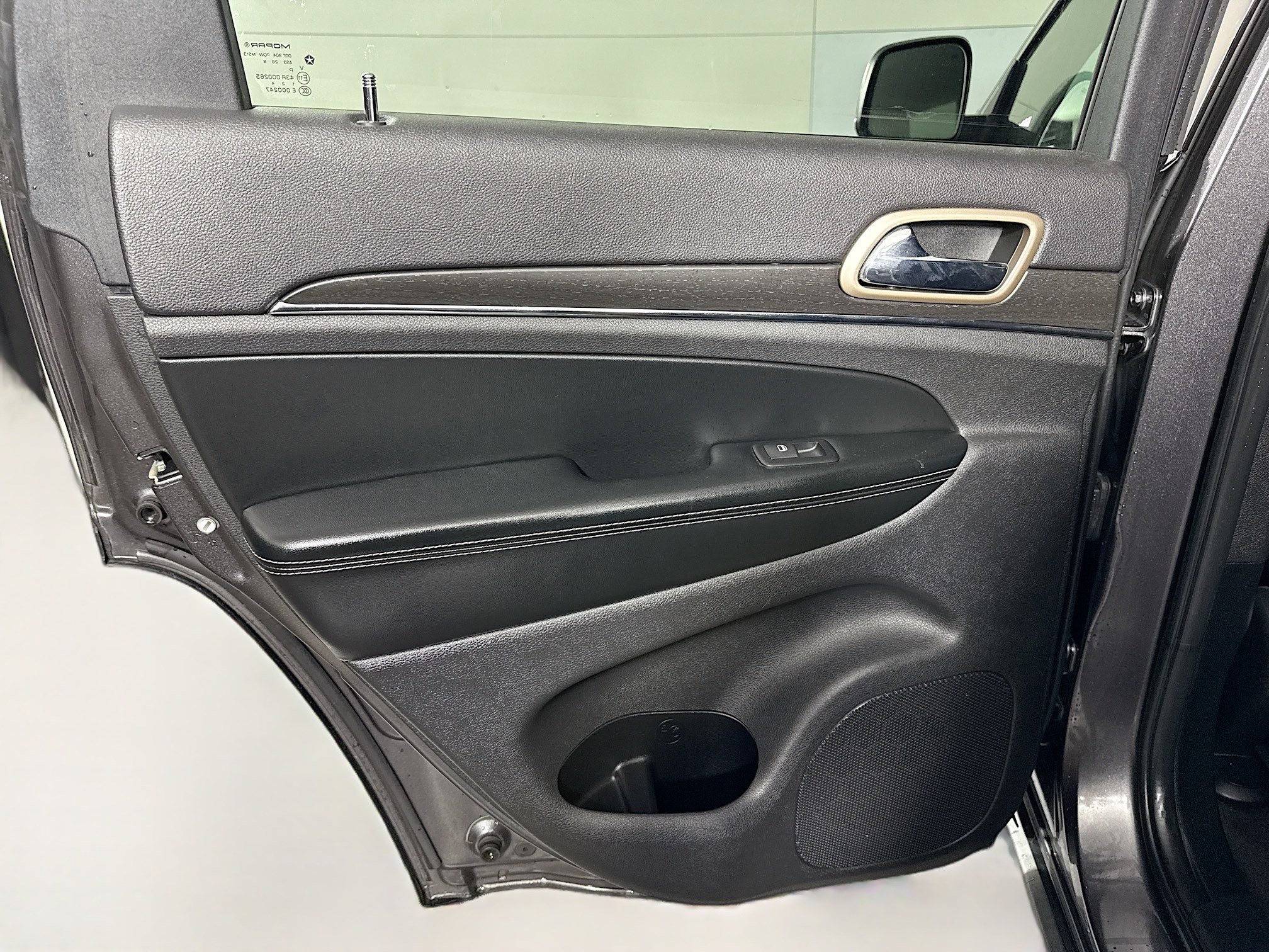 Used 2017 Jeep Grand Cherokee Limited image 26