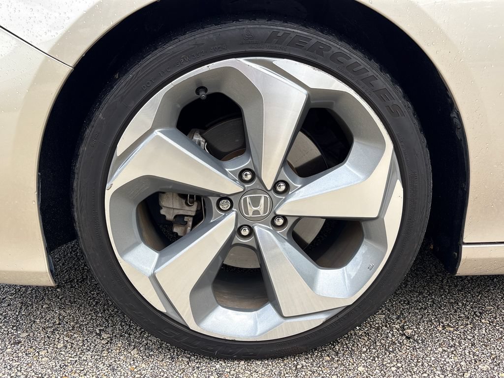 Used 2018 Honda Accord Touring image 13