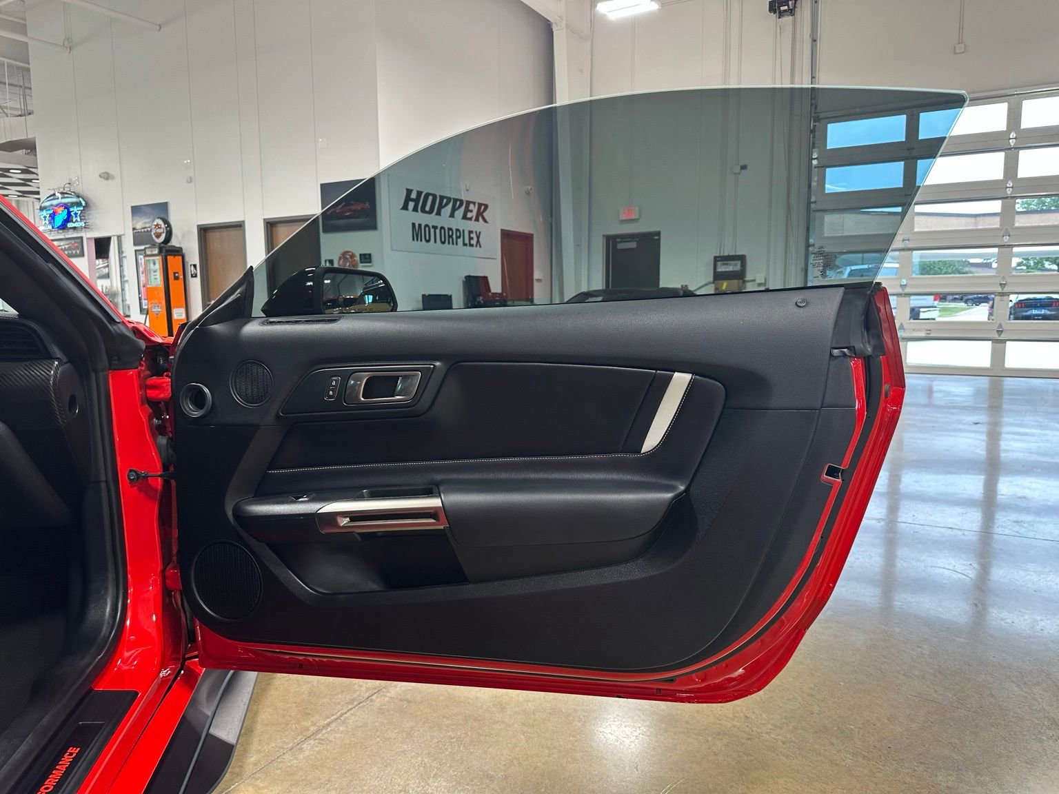 Used 2021 Ford Mustang Shelby GT500 w/ Technology Package RWD image 31
