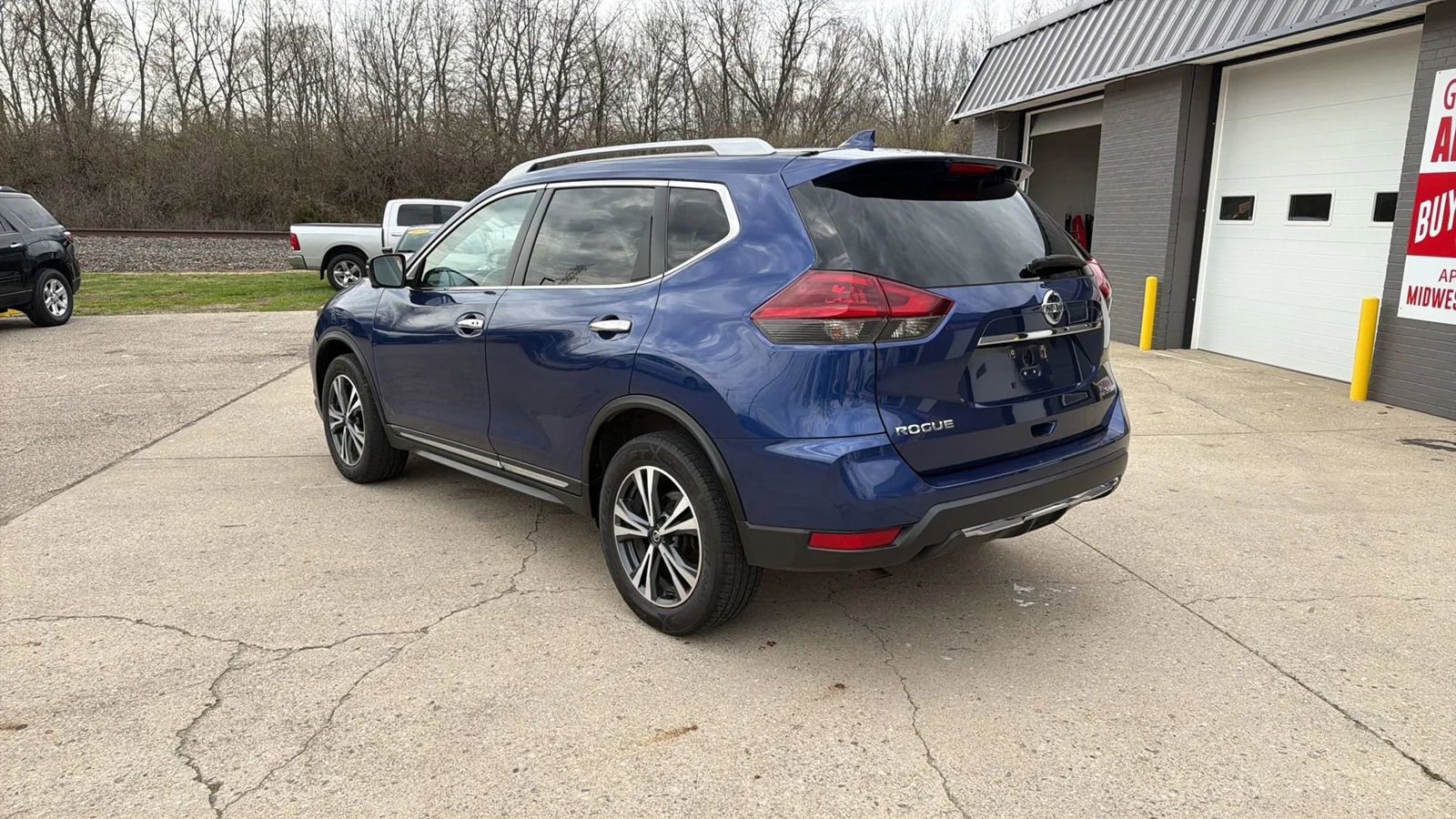 Used 2018 Nissan Rogue SL image 3