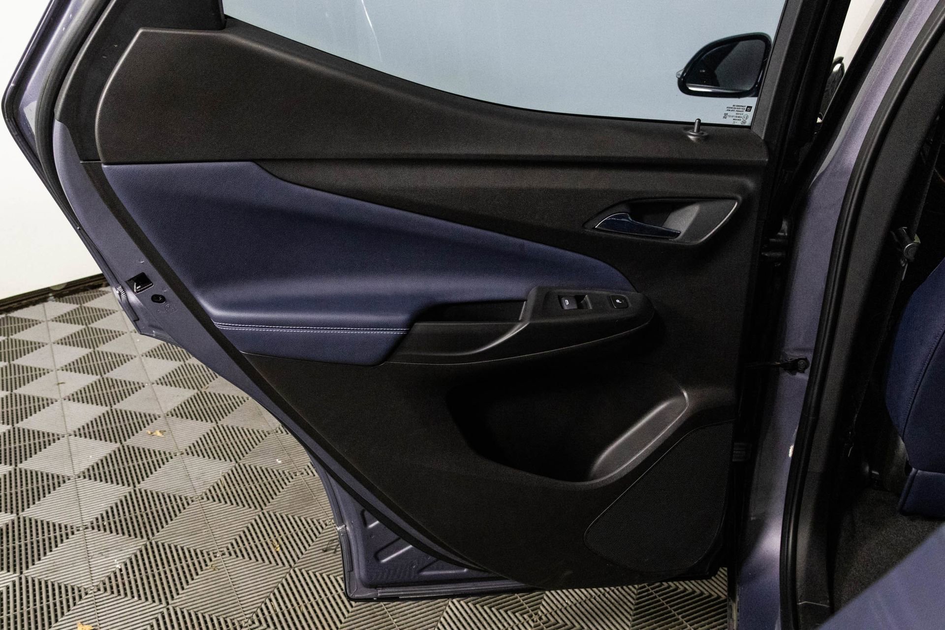 Used 2022 Chevrolet Bolt EUV Premier w/ Sun & Sound Package image 36