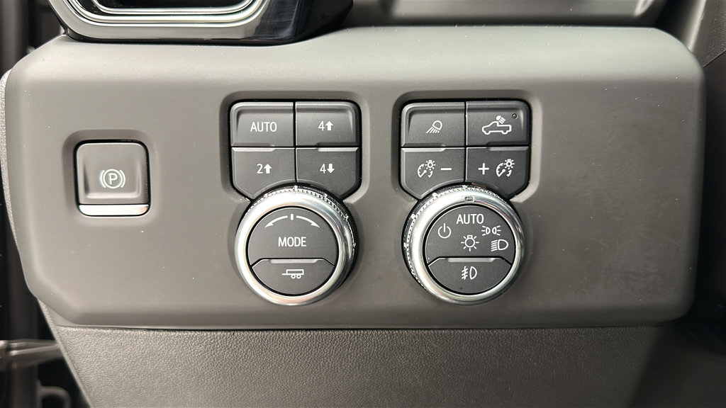 Used 2024 GMC Sierra 1500 AT4 w/ Technology Package AWD/4WD image 29