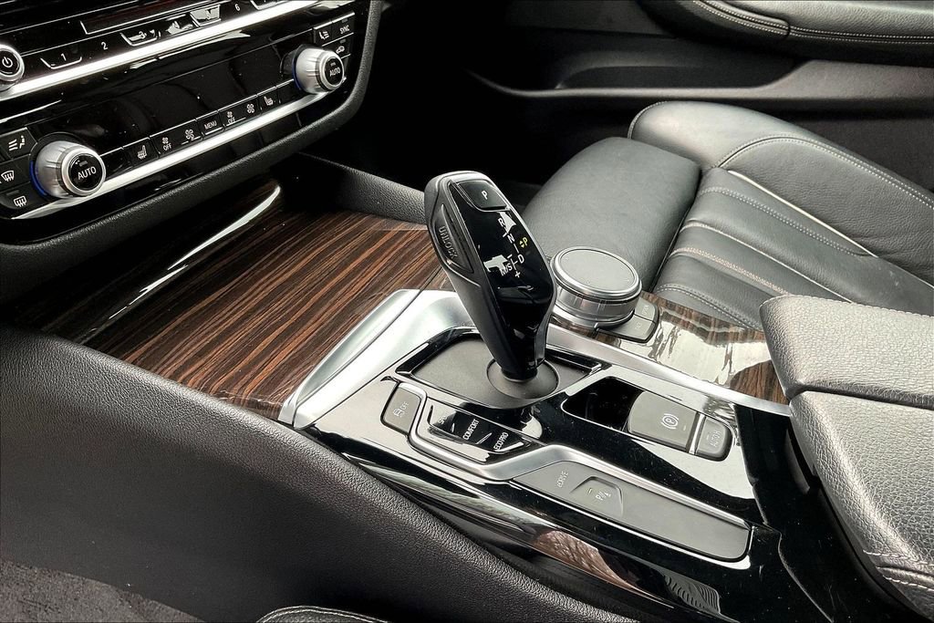 Used 2019 BMW 530e xDrive w/ Convenience Package image 18