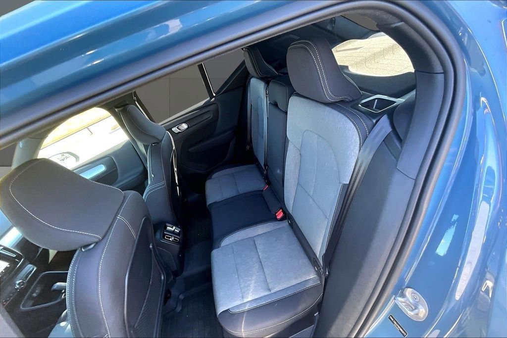 Used 2025 Volvo XC40 B5 Core AWD/4WD image 25