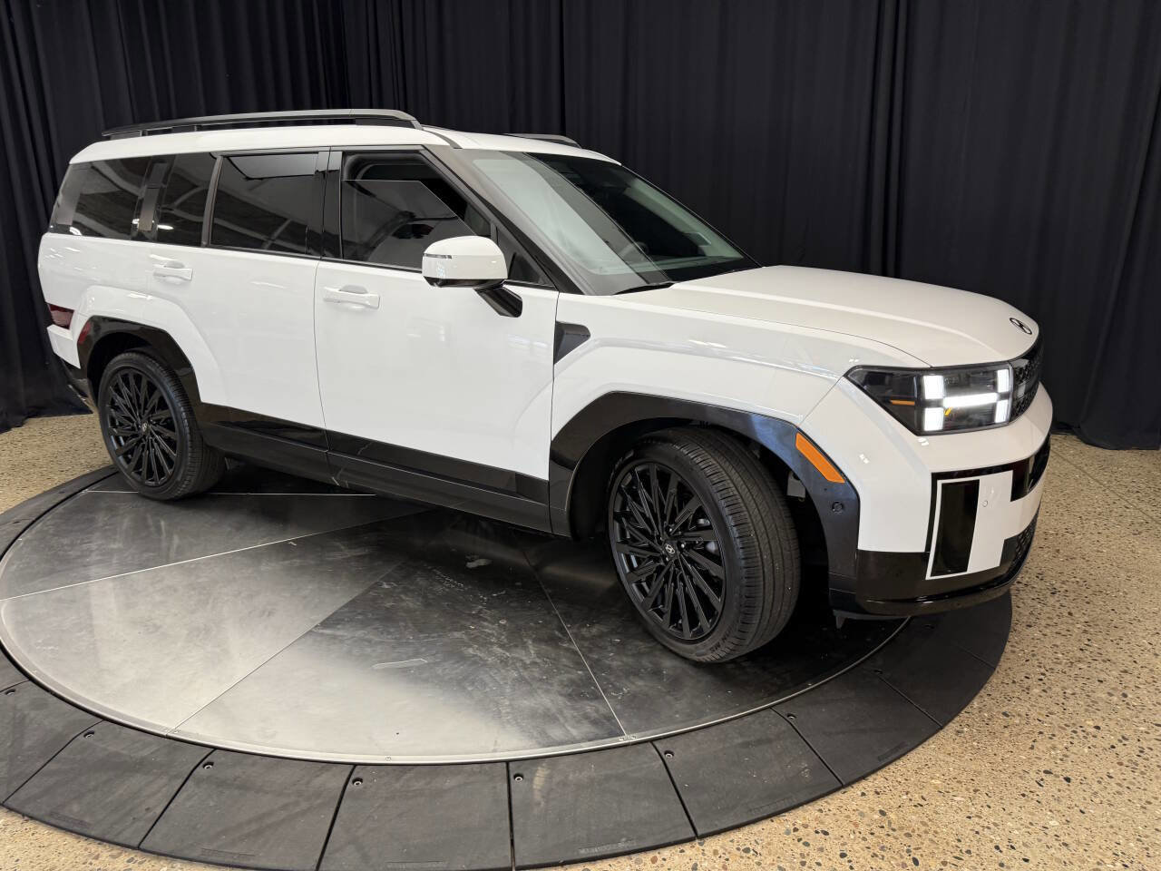 Used 2024 Hyundai Santa Fe Calligraphy image 10