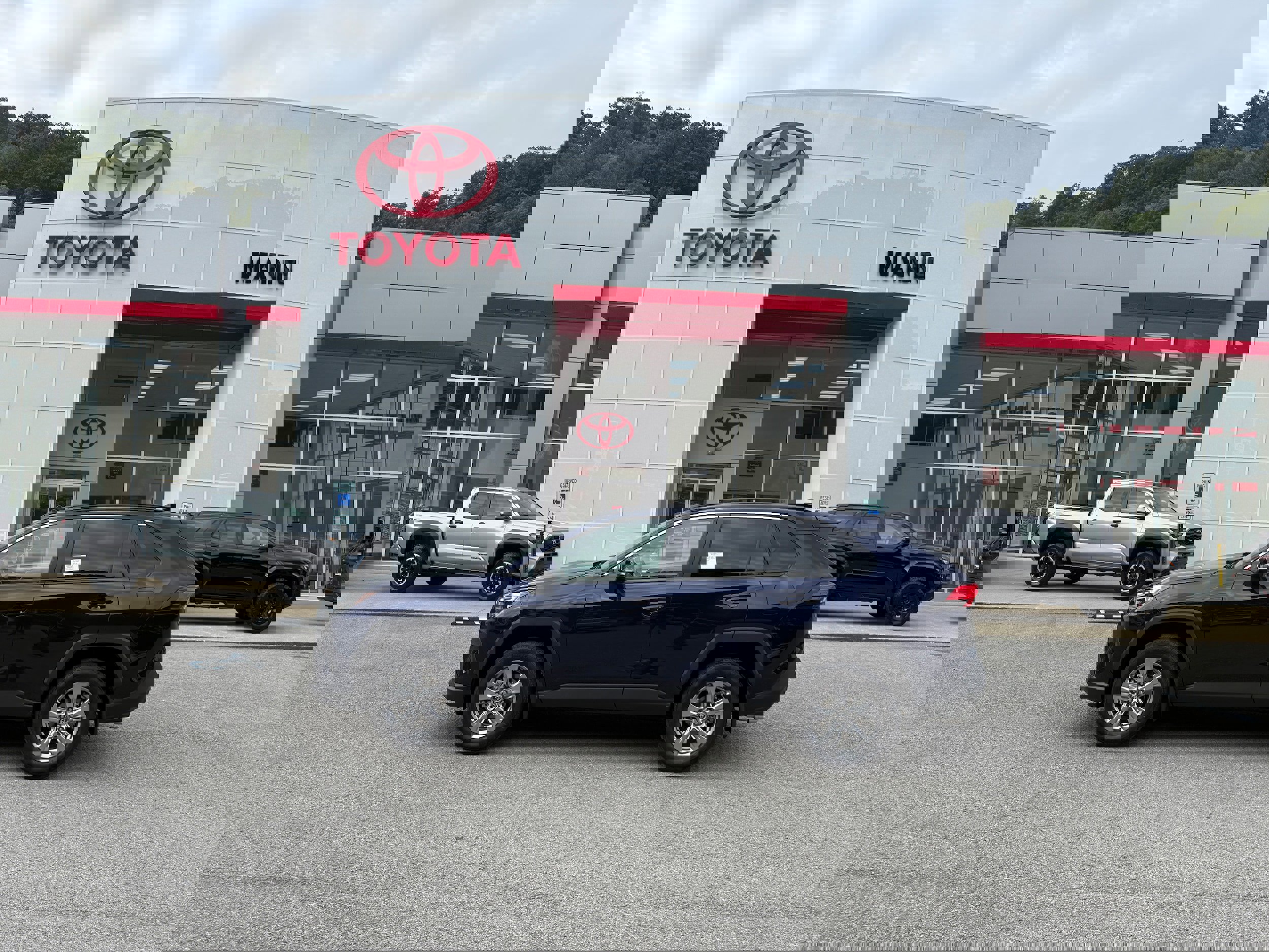 New 2025 Toyota RAV4 XLE