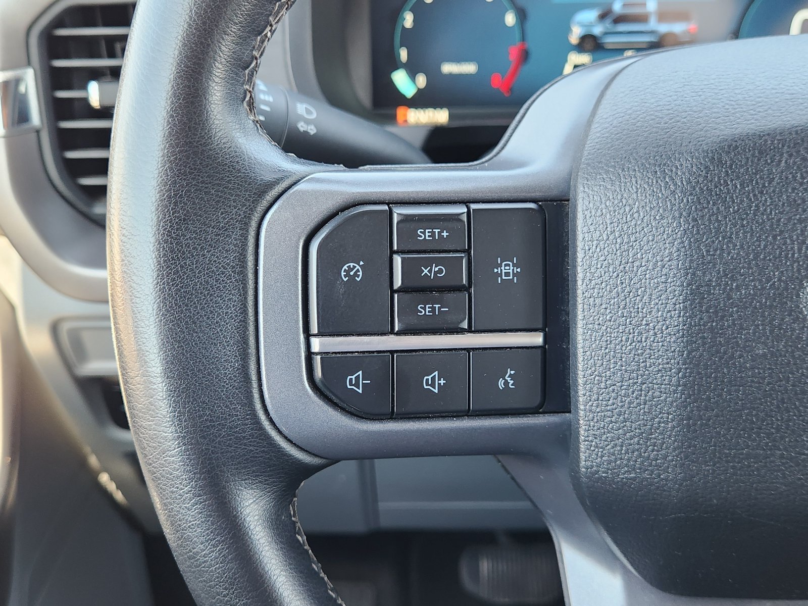 Used 2025 Ford F150 XLT w/ Equipment Group 301A Standard AWD/4WD image 33
