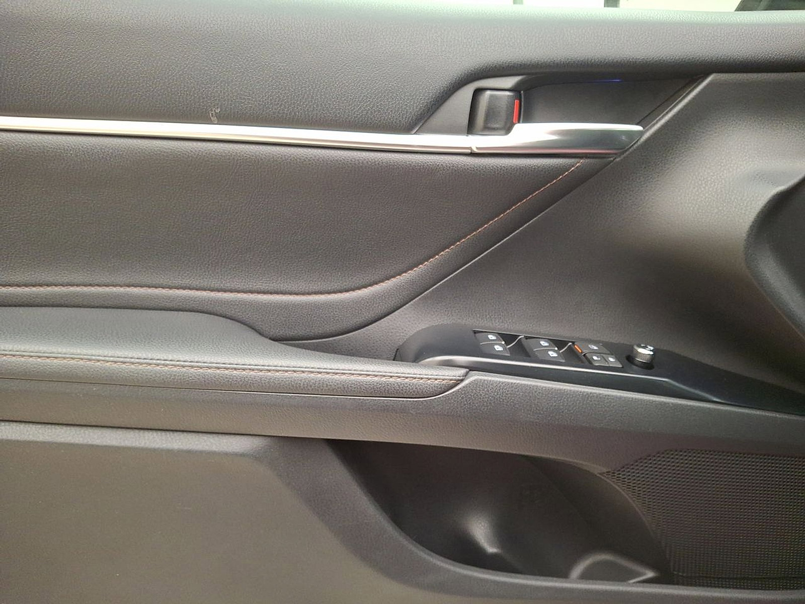 Certified 2018 Toyota Camry XLE image 10