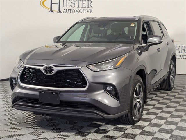 Used 2023 Toyota Highlander XLE image 4