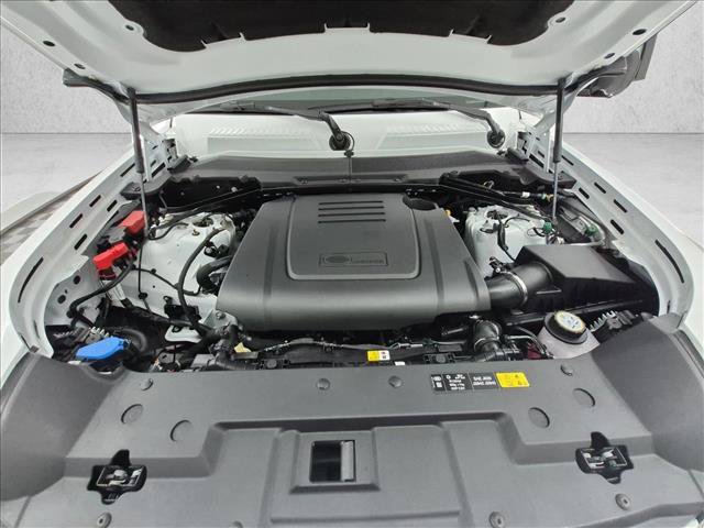 New 2026 Land Rover Defender 110 S AWD/4WD image 17