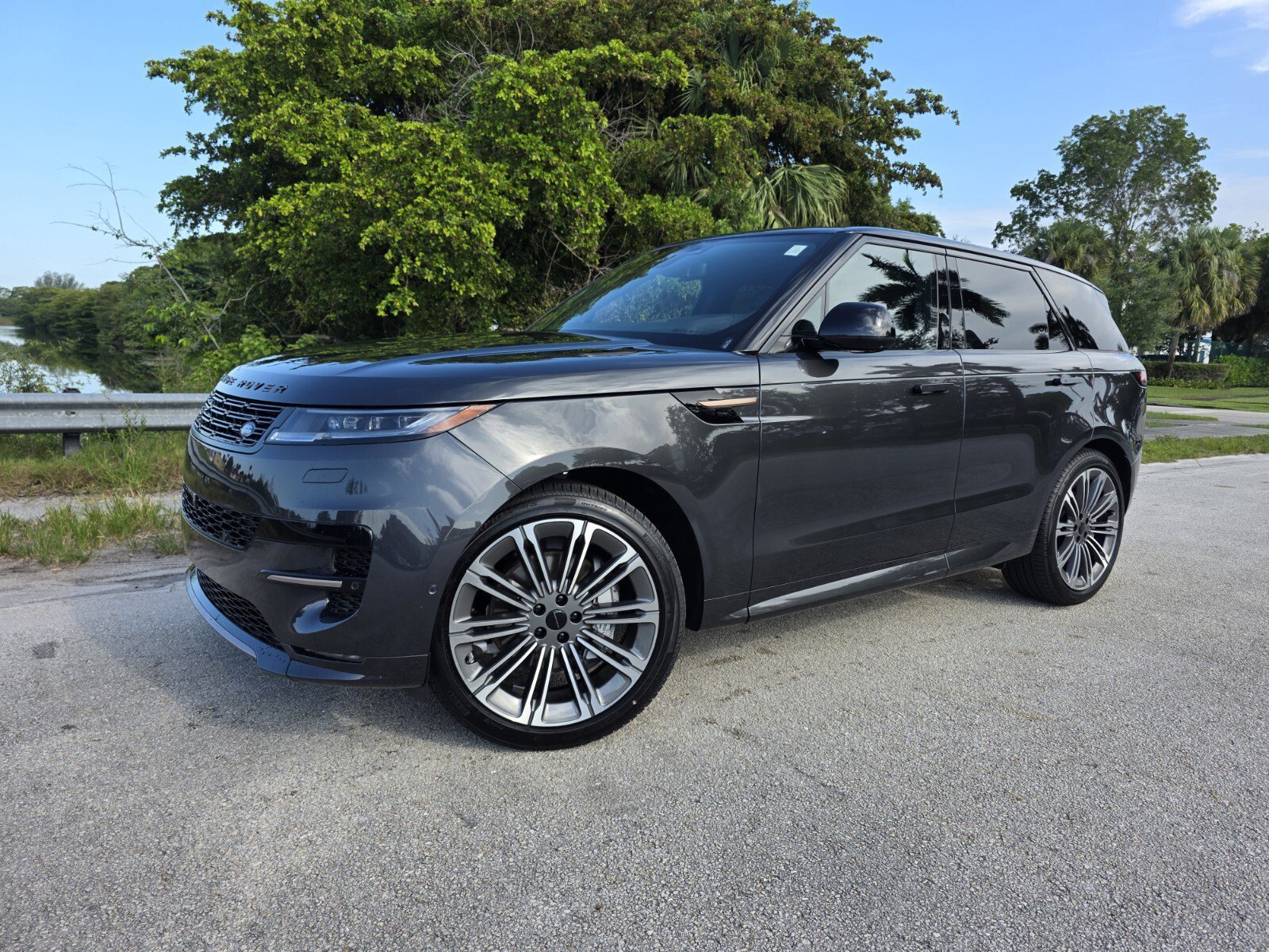 New 2026 Land Rover Range Rover Sport Dynamic SE AWD/4WD image 1