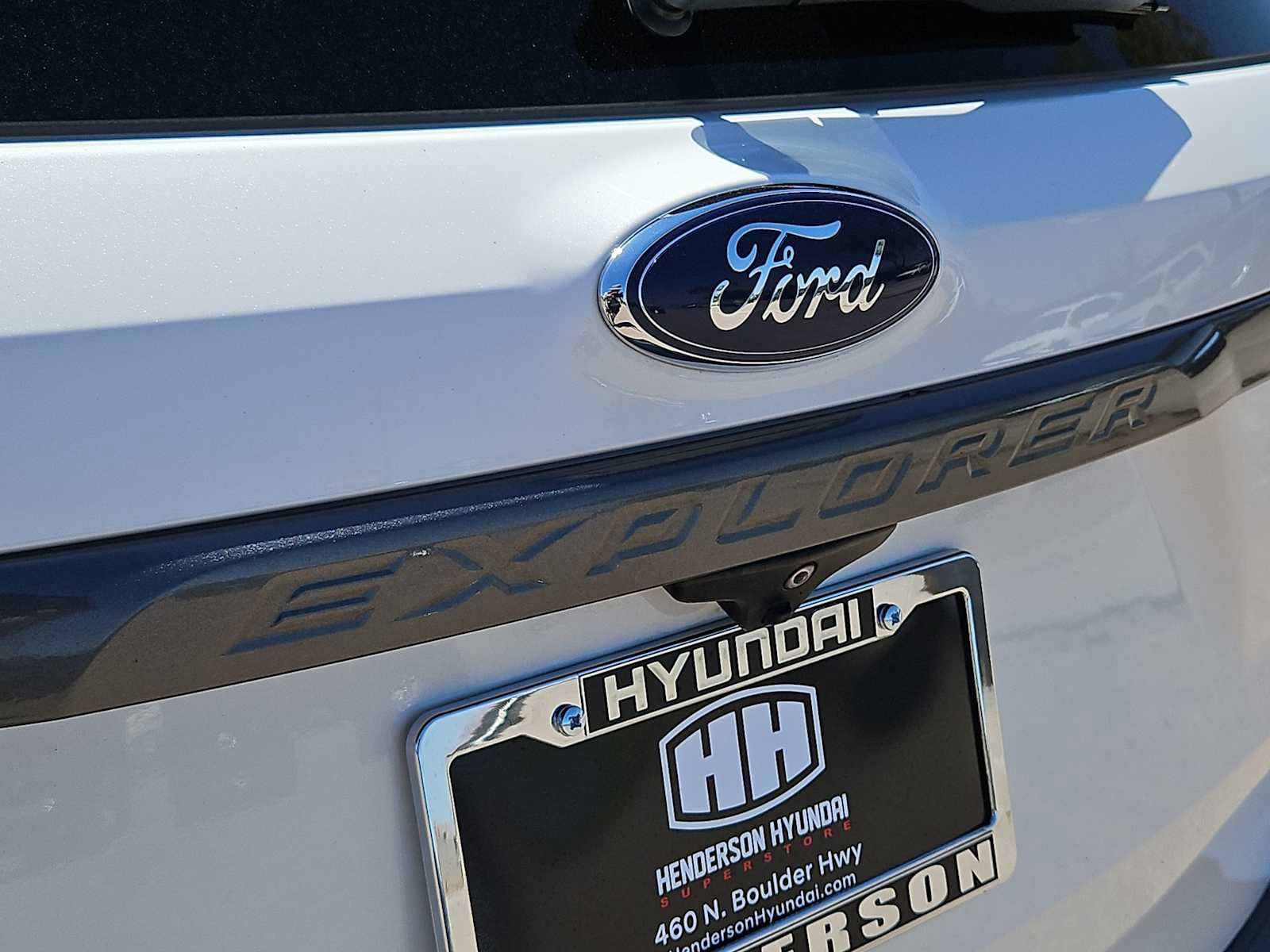 Used 2018 Ford Explorer XLT w/ Equipment Group 202A FWD image 12